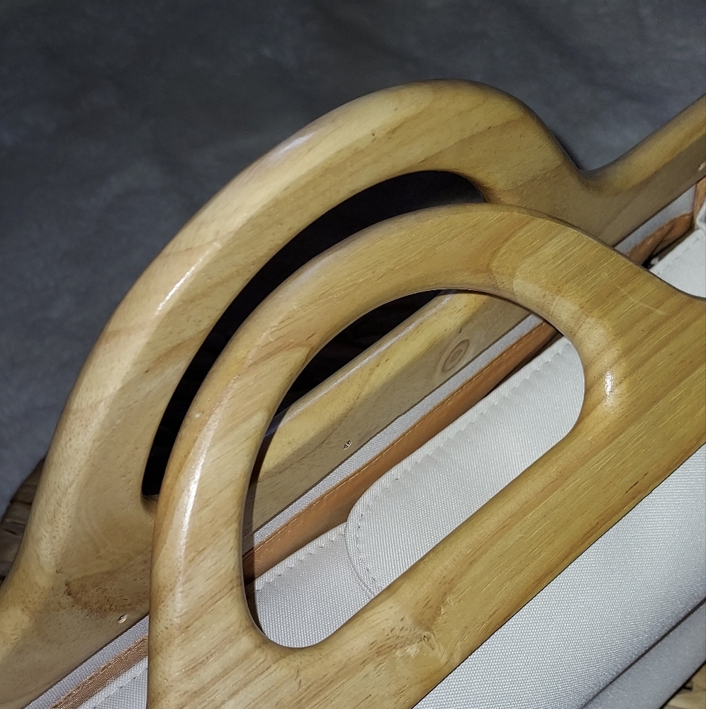 Vintage Cream Handbag with Wooden Handles - Picture 8 of 10